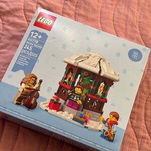 LEGO Winter Gazebo 40778 Toy Building Set - White/Red/Green